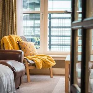 Royal Mile & Arthur's Seat Apt With Private Parking Apartment