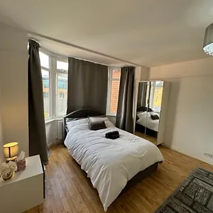 apt-elegant-estates-humble-abode-3.hotelsin-chester.com/